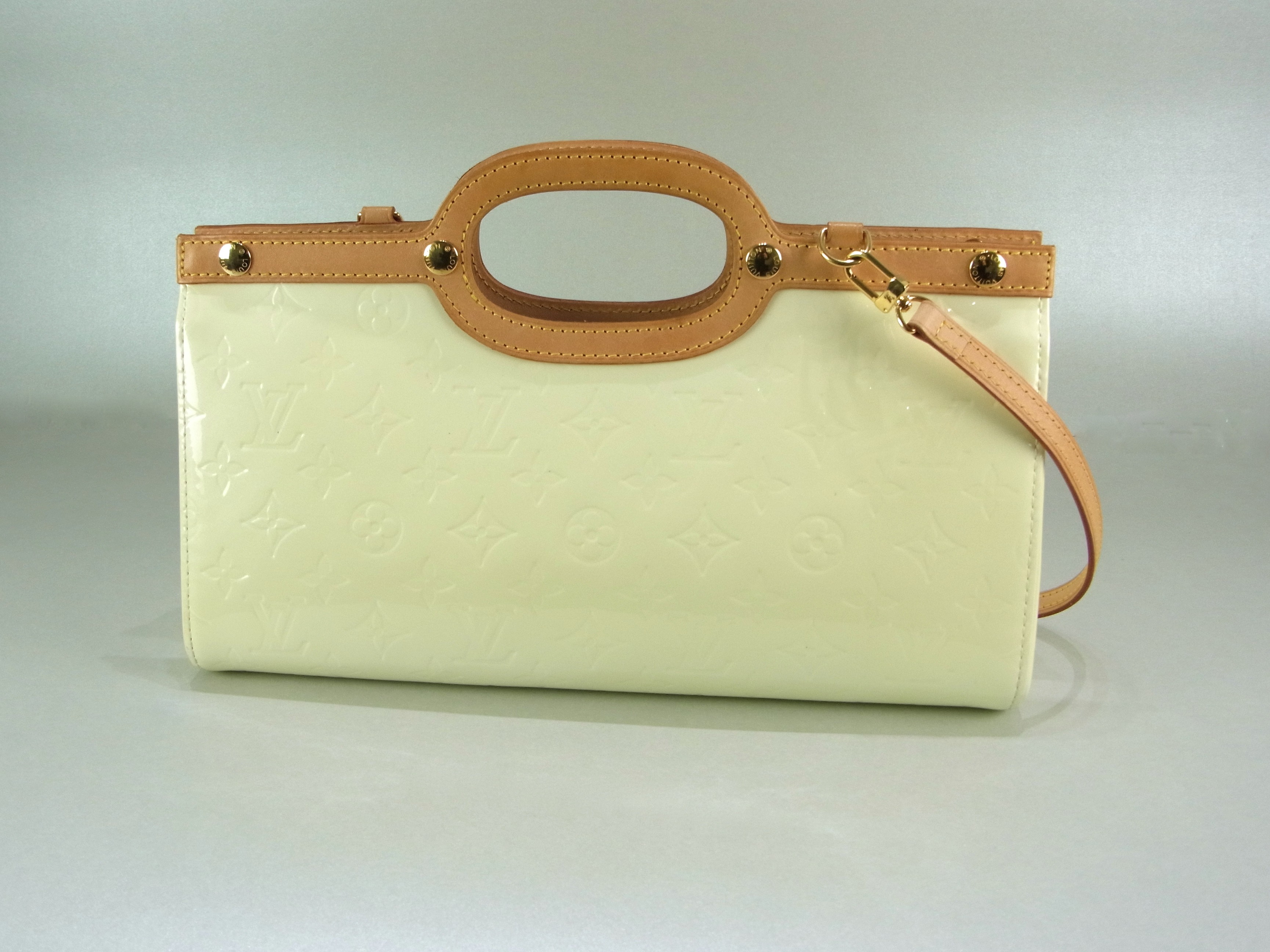 Louis Vuitton Roxbury Handbag 353039